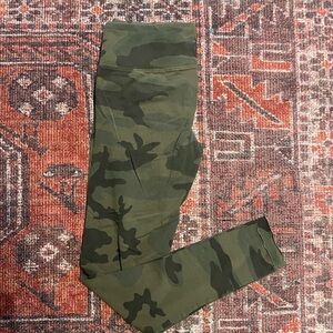 Aritzia TNA Camo Equator Leggings